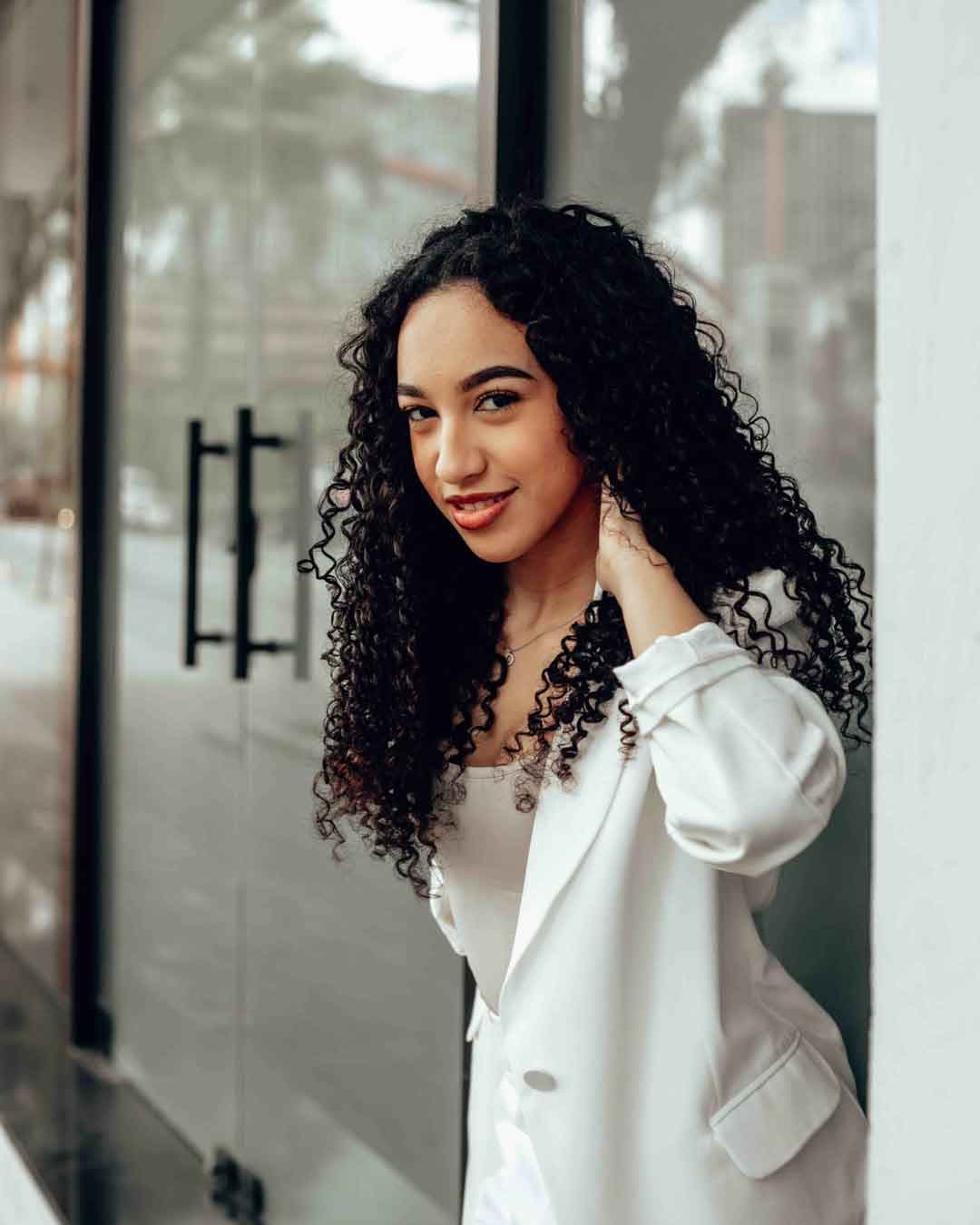 Ensaio fotográfico feminino realizado em Joinville com tema de força e elegância